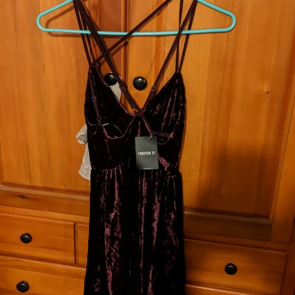 Forever21strappy velvet cross back dress - Picture 4 of 4